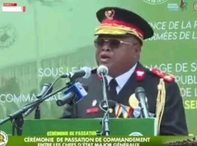 Cérémonie de passation de commandement aux FARDC : Le Général d’armée Christian Tshiwewe adresse un message d’encouragement au Lieutenant-Général Jules Banza